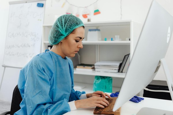 Les symptômes de la grippe infantile : conseils pratiques et actions à entreprendre