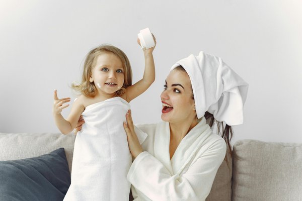 Crème hydratante visage bébé : un soin naturel à découvrir